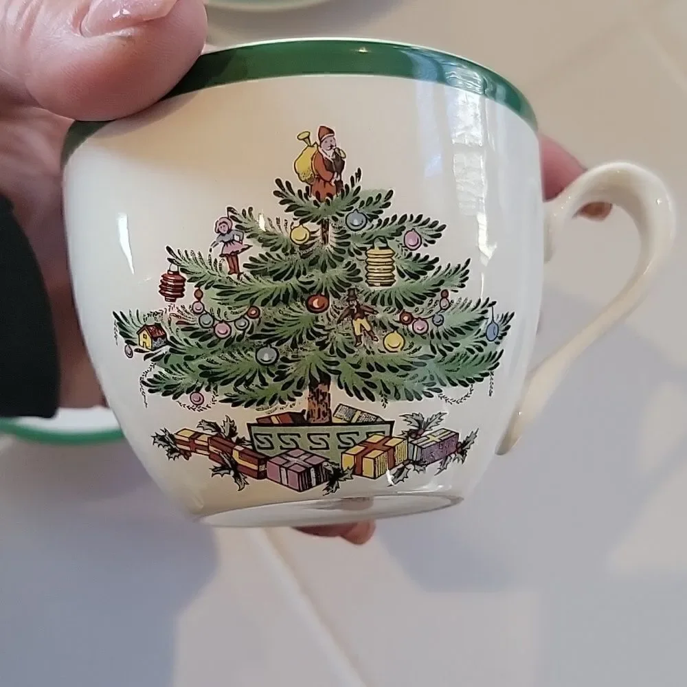 Vintage Spode Christmas tea/saucer 7oz. Set of 4
